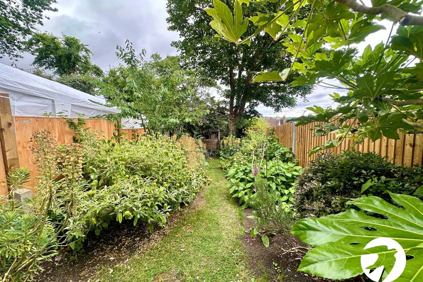 3 bedroom property for sale in London | Robinson Jackson