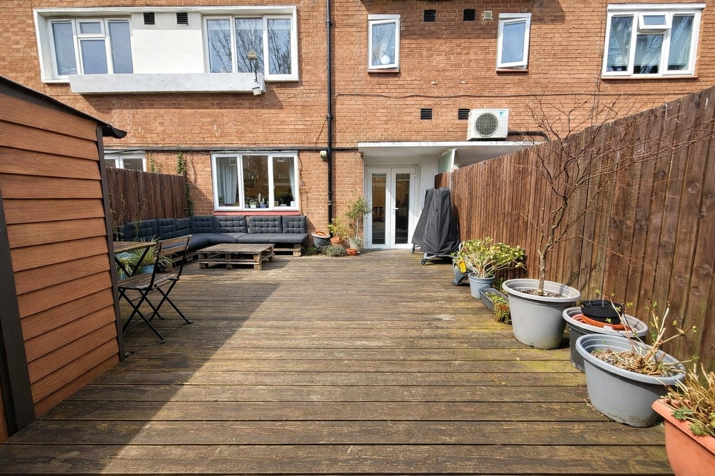 2 bedroom property for sale in London | Robinson Jackson