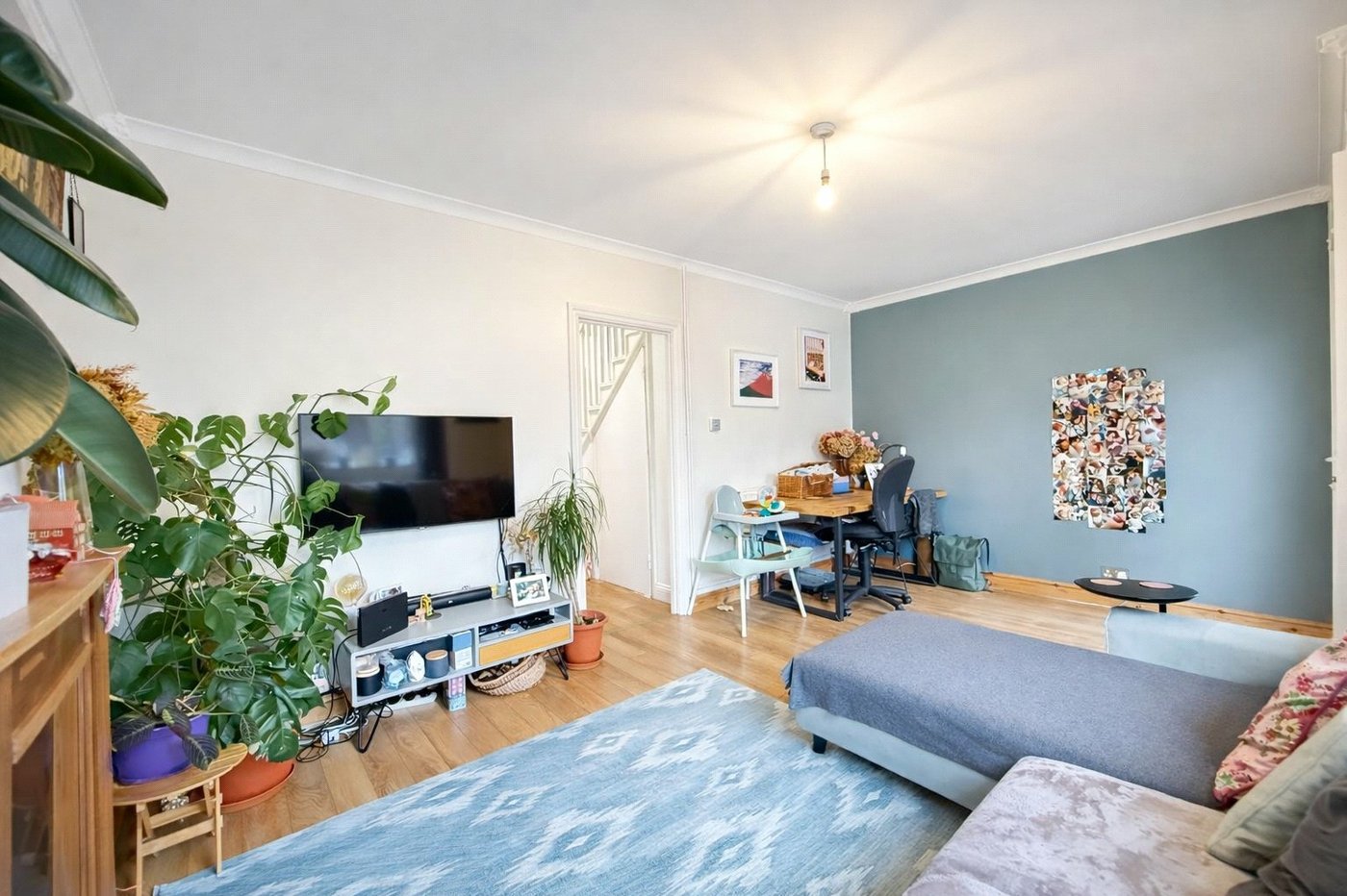 2 bedroom property for sale in London | Robinson Jackson