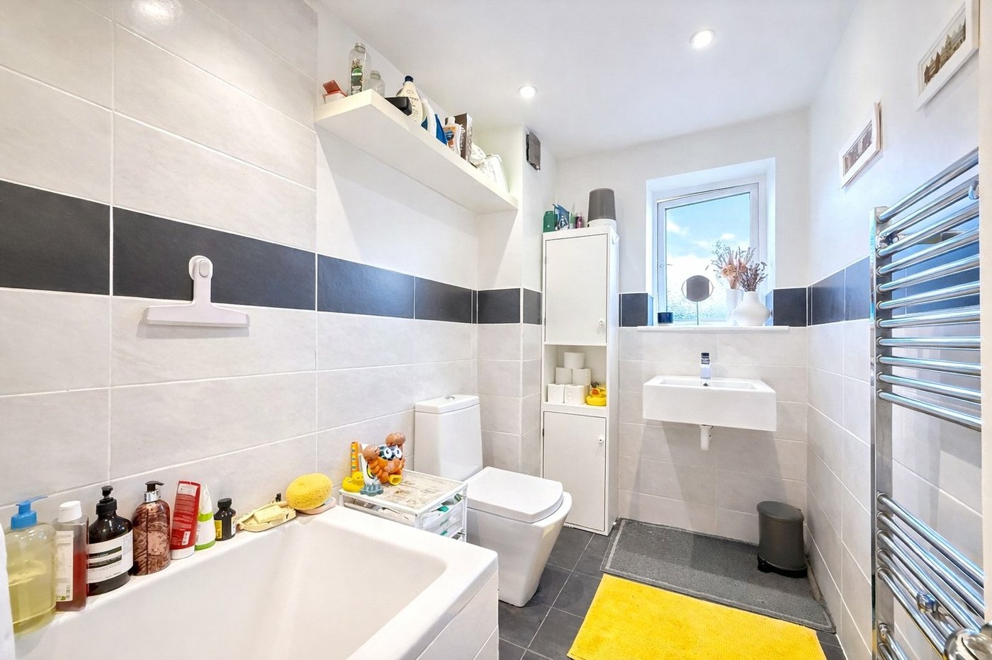 2 bedroom property for sale in London | Robinson Jackson