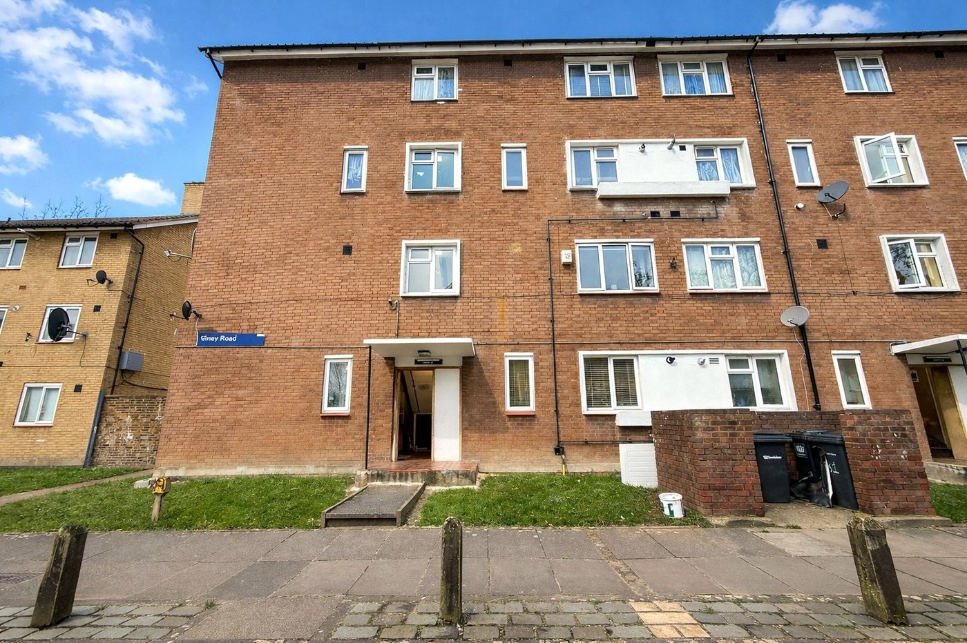 2 bedroom property for sale in London | Robinson Jackson