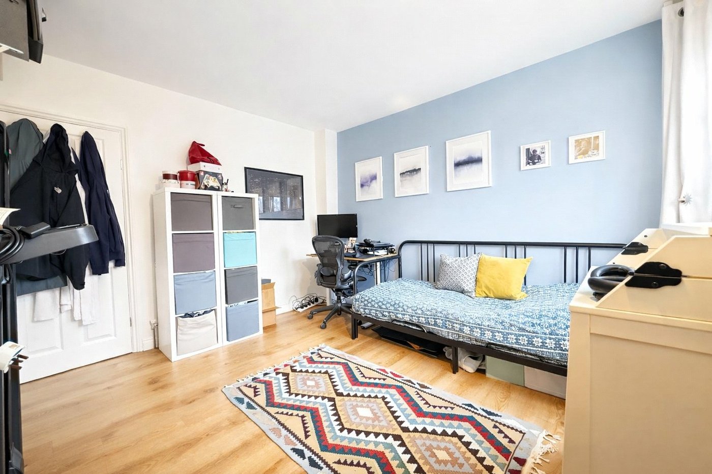2 bedroom property for sale in London | Robinson Jackson
