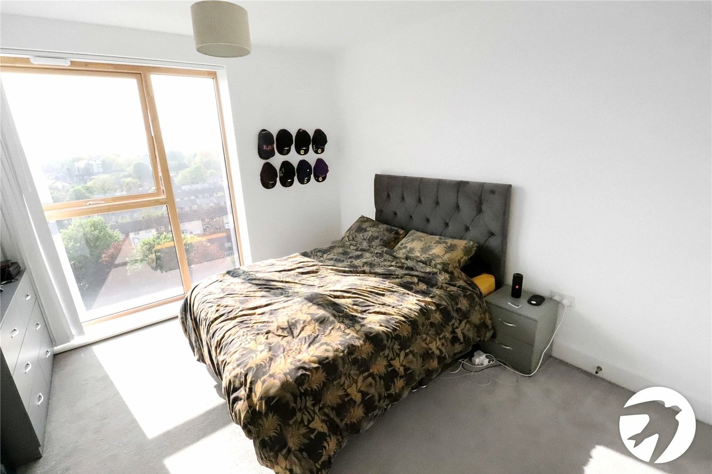 2 bedroom property for sale in London | Robinson Jackson