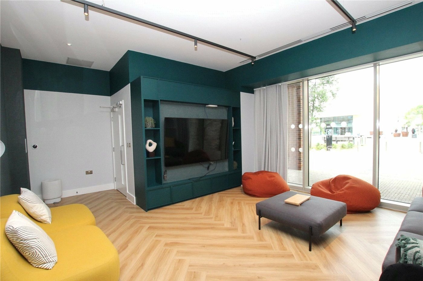 2 bedroom property for sale in London | Robinson Jackson