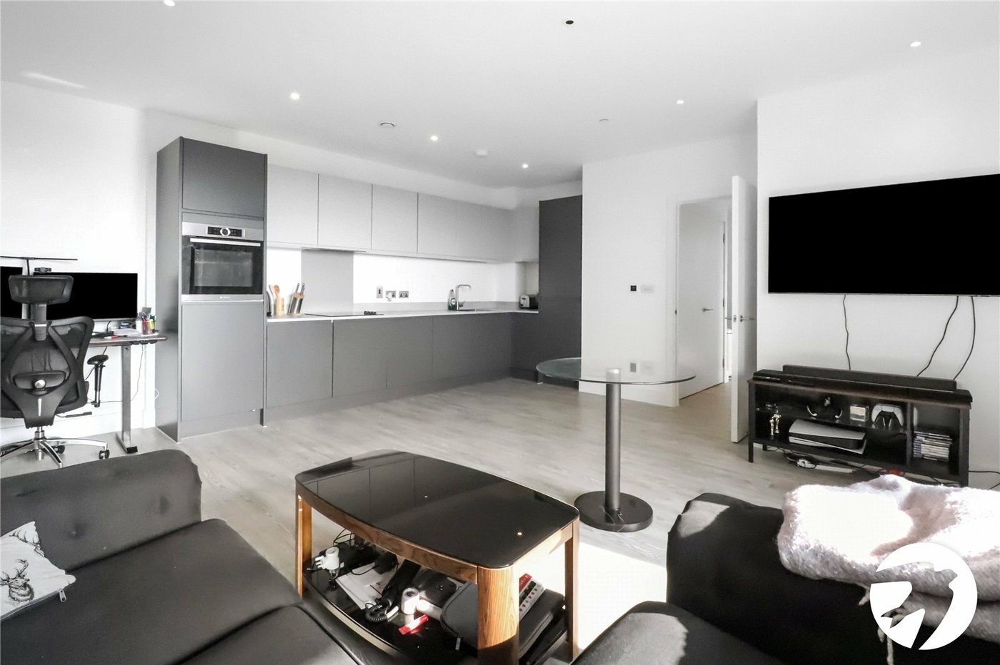 2 bedroom property for sale in London | Robinson Jackson