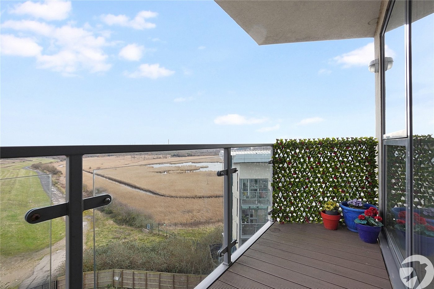 2 bedroom property for sale in Greenhithe | Robinson Jackson