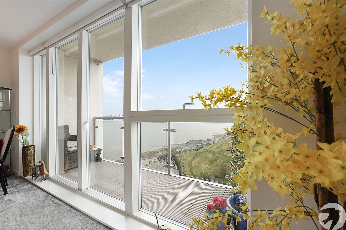2 bedroom property for sale in Greenhithe | Robinson Jackson