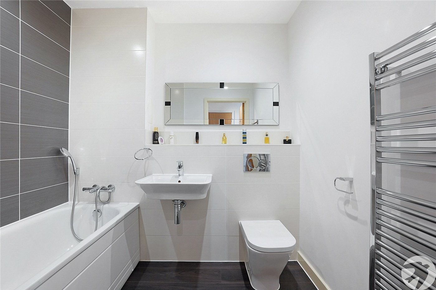 2 bedroom property for sale in Greenhithe | Robinson Jackson