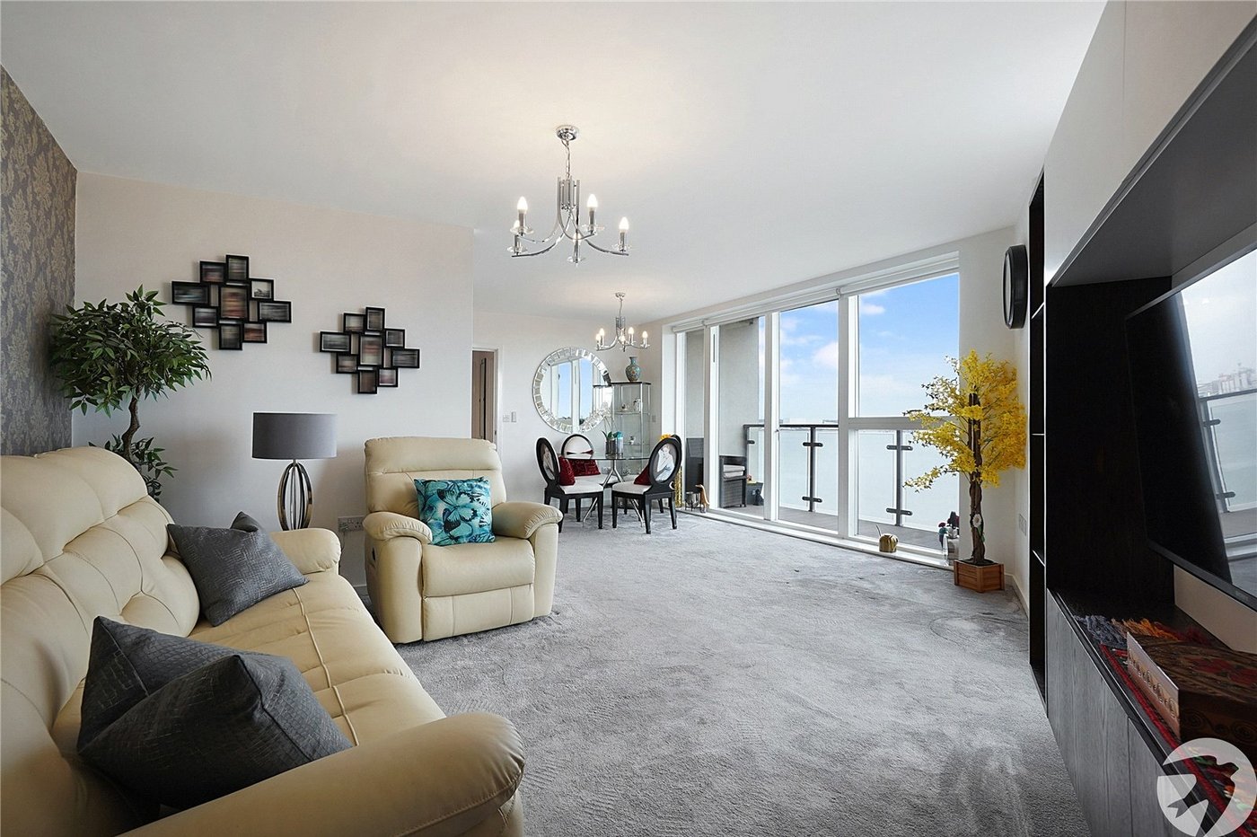 2 bedroom property for sale in Greenhithe | Robinson Jackson