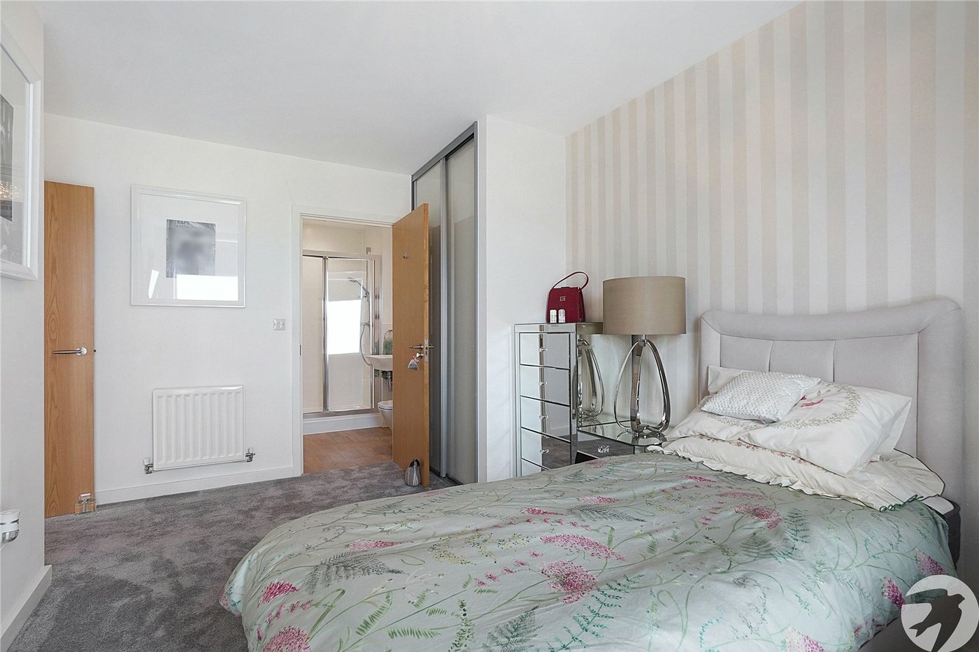 2 bedroom property for sale in Greenhithe | Robinson Jackson