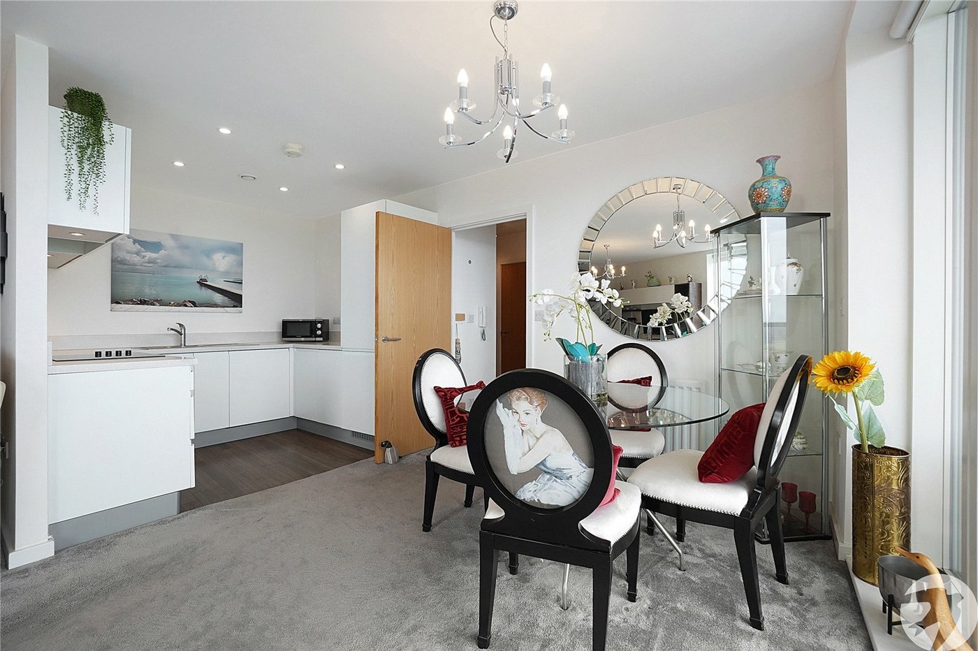 2 bedroom property for sale in Greenhithe | Robinson Jackson