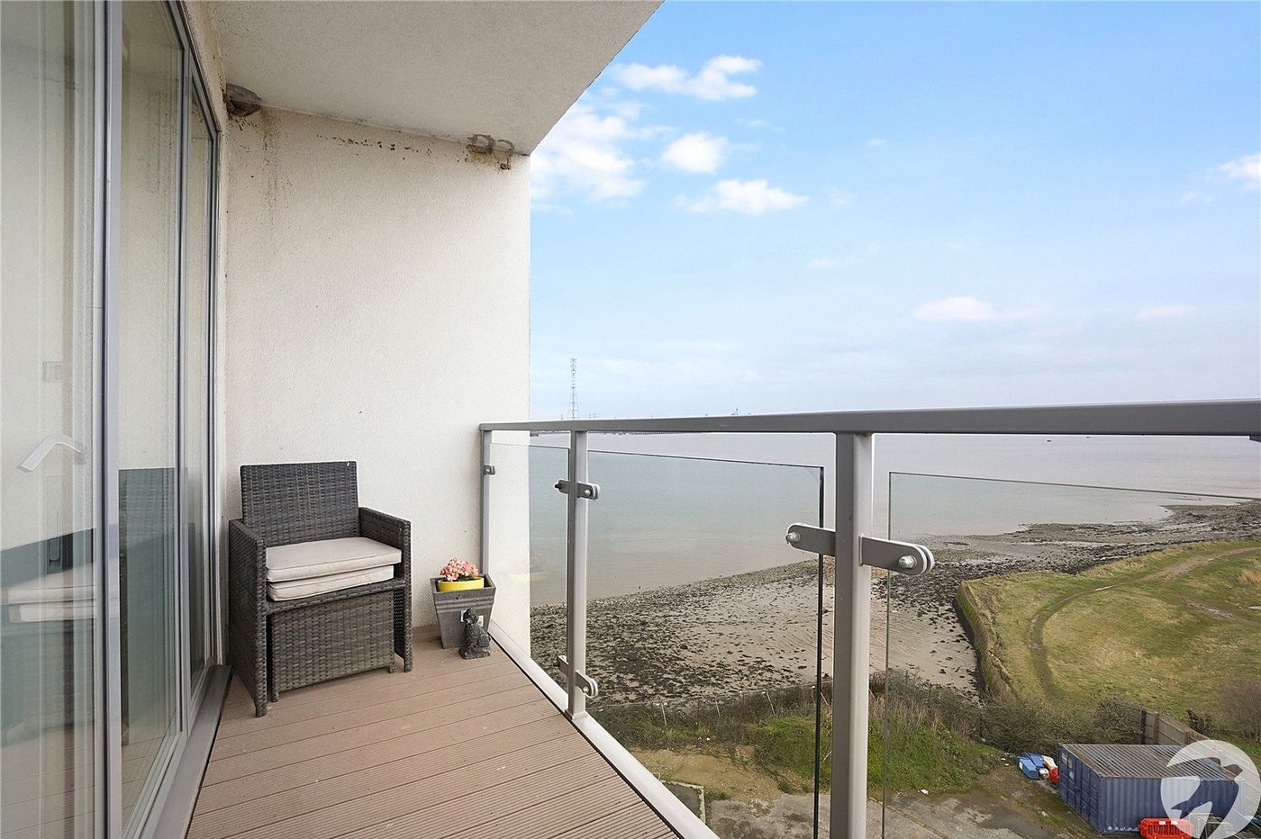 2 bedroom property for sale in Greenhithe | Robinson Jackson