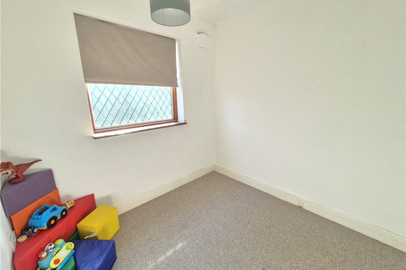 2 bedroom bungalow for sale in Orpington | Robinson Jackson