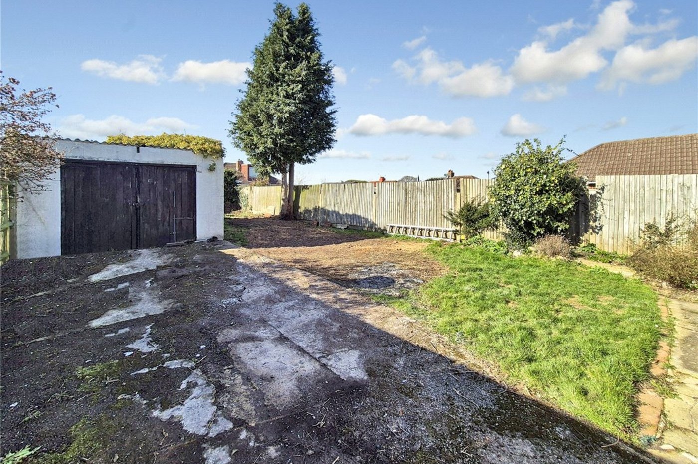 2 bedroom bungalow for sale in Orpington | Robinson Jackson