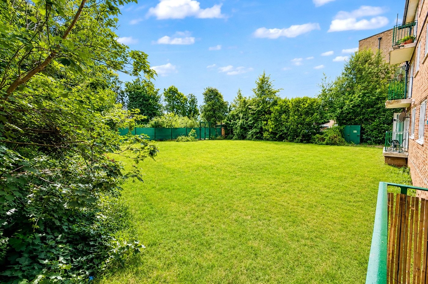 2 bedroom property for sale in London | Robinson Jackson