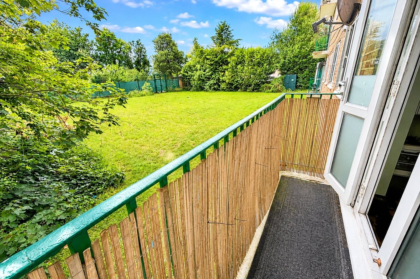 2 bedroom property for sale in London | Robinson Jackson