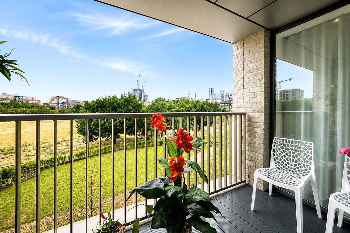 3 bedroom property for sale in London | Robinson Jackson