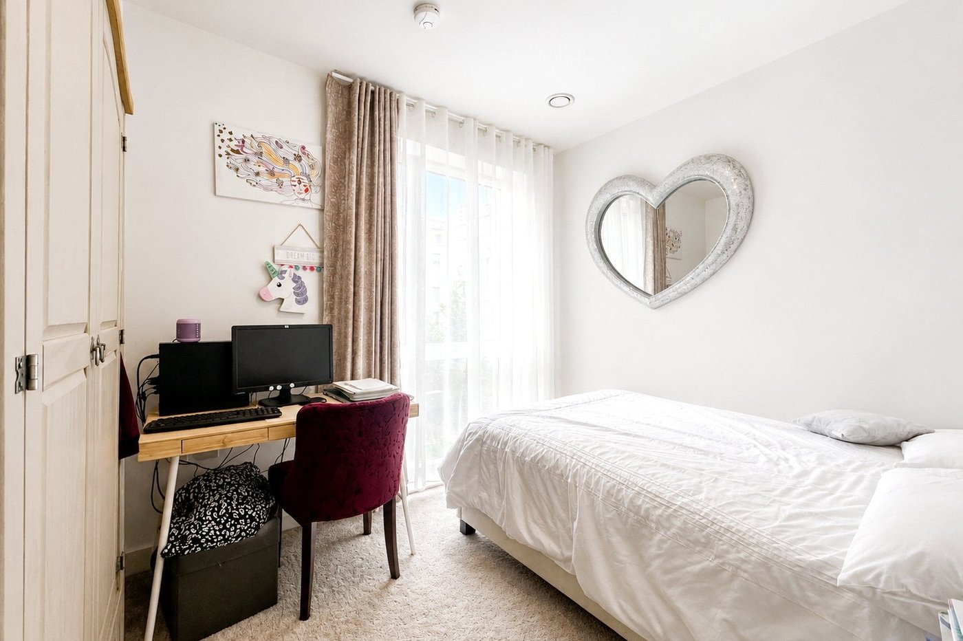 3 bedroom property for sale in London | Robinson Jackson