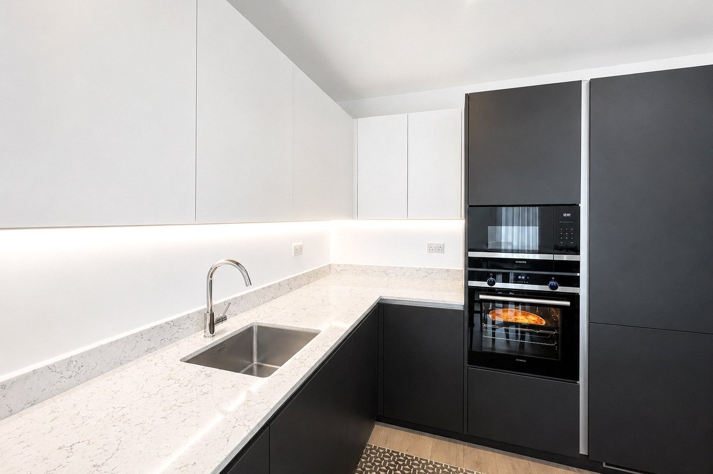 3 bedroom property for sale in London | Robinson Jackson