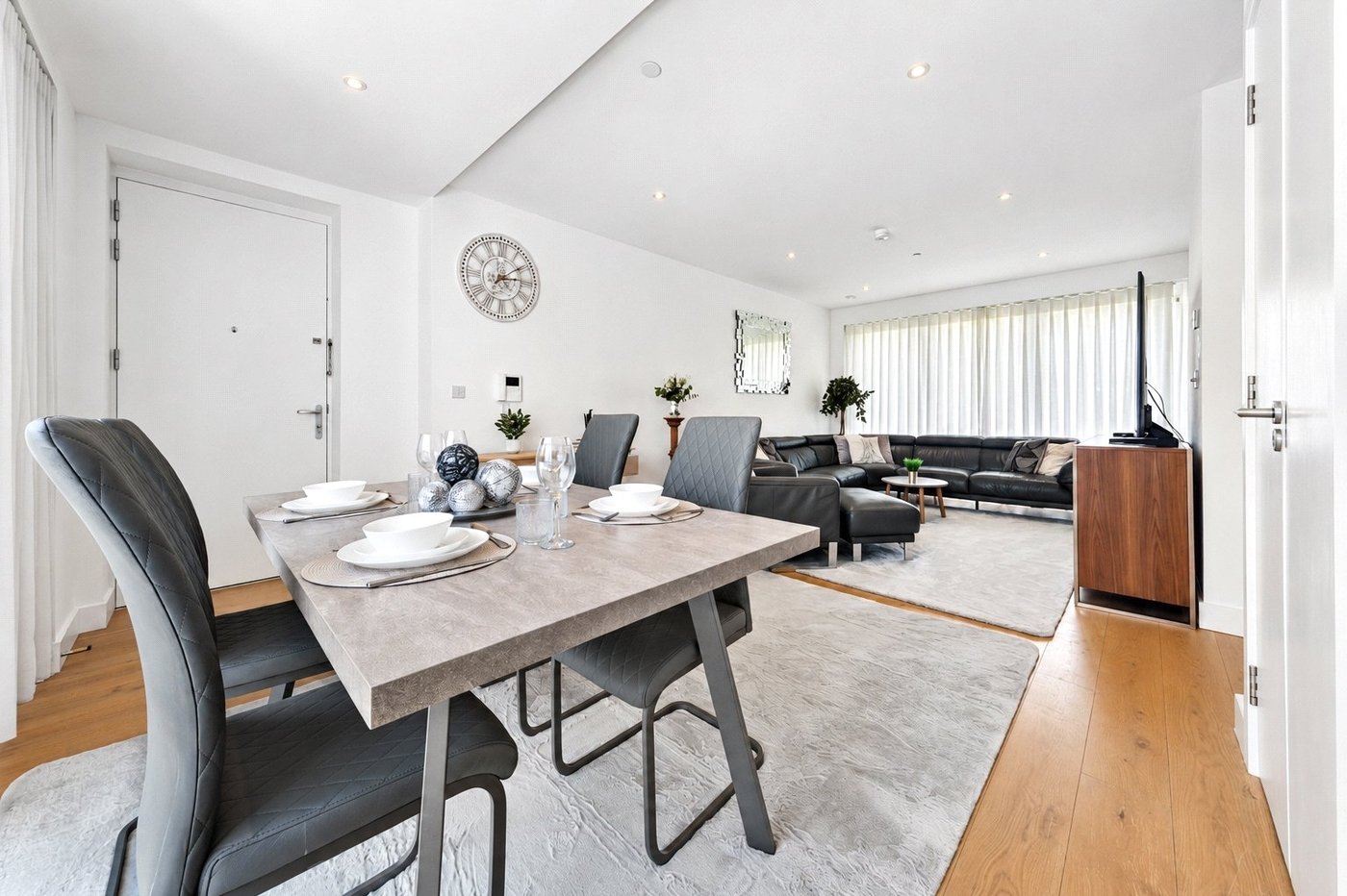 3 bedroom property for sale in London | Robinson Jackson