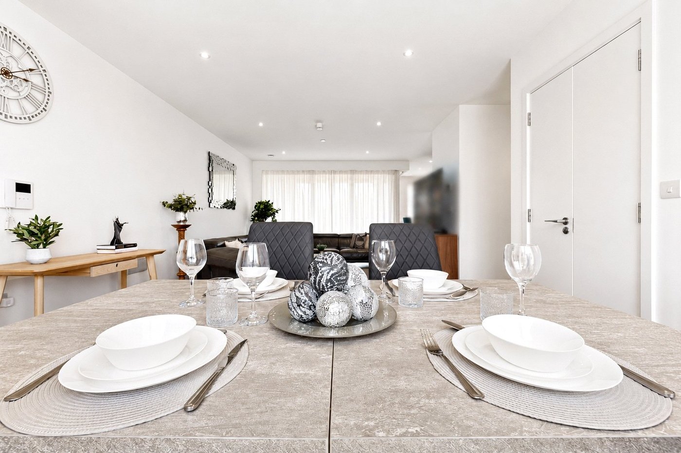 3 bedroom property for sale in London | Robinson Jackson