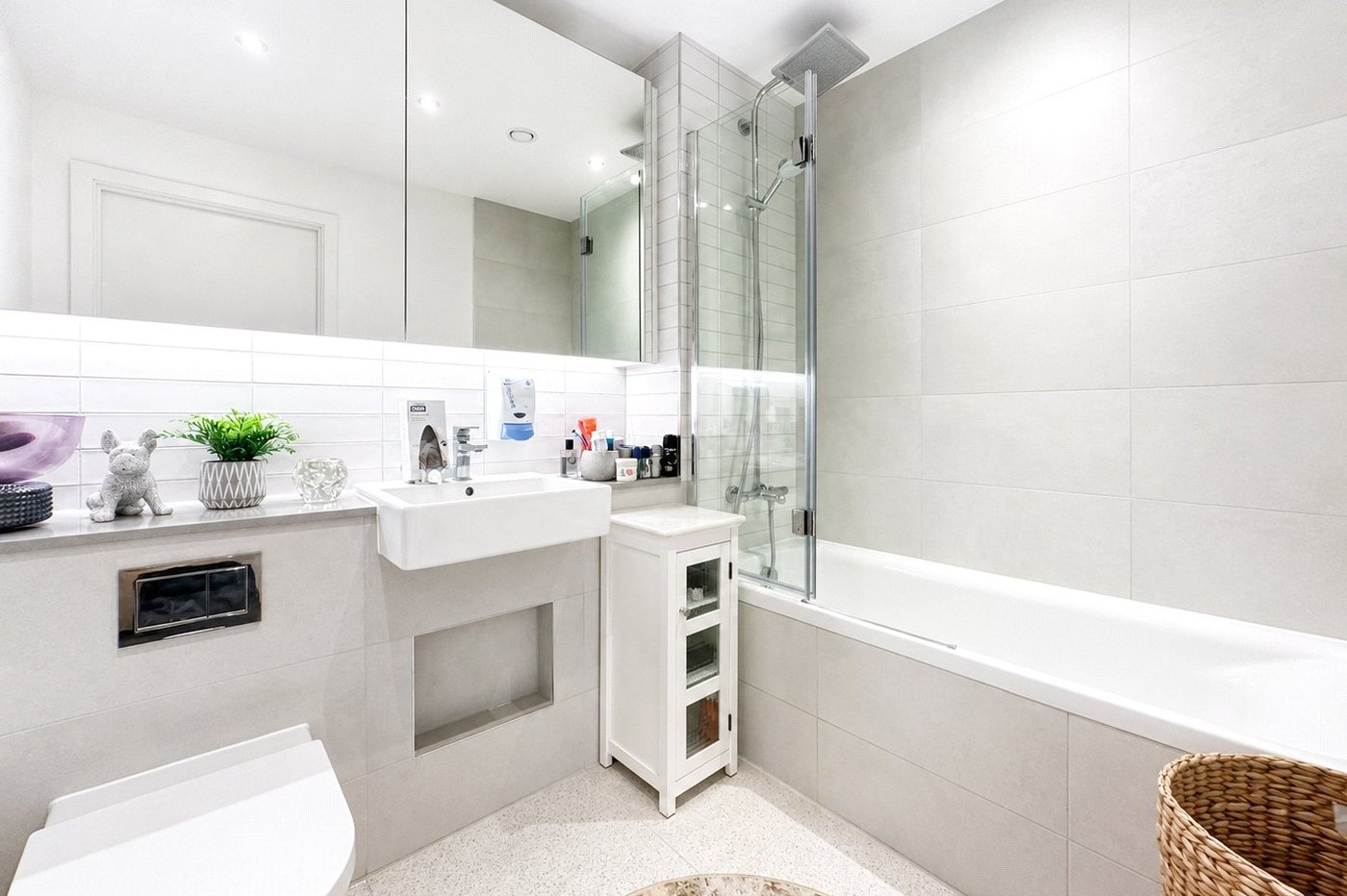 3 bedroom property for sale in London | Robinson Jackson