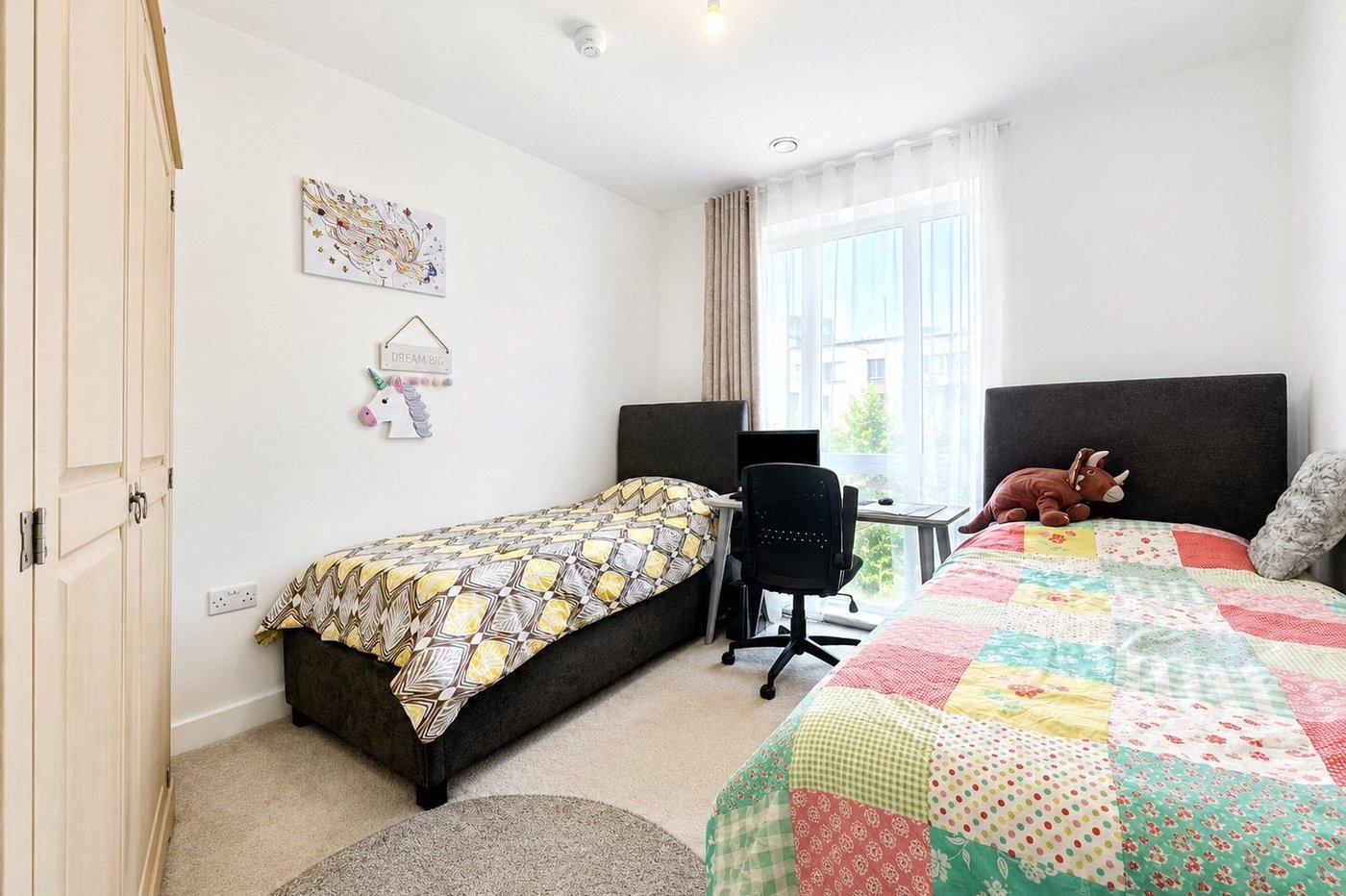 3 bedroom property for sale in London | Robinson Jackson