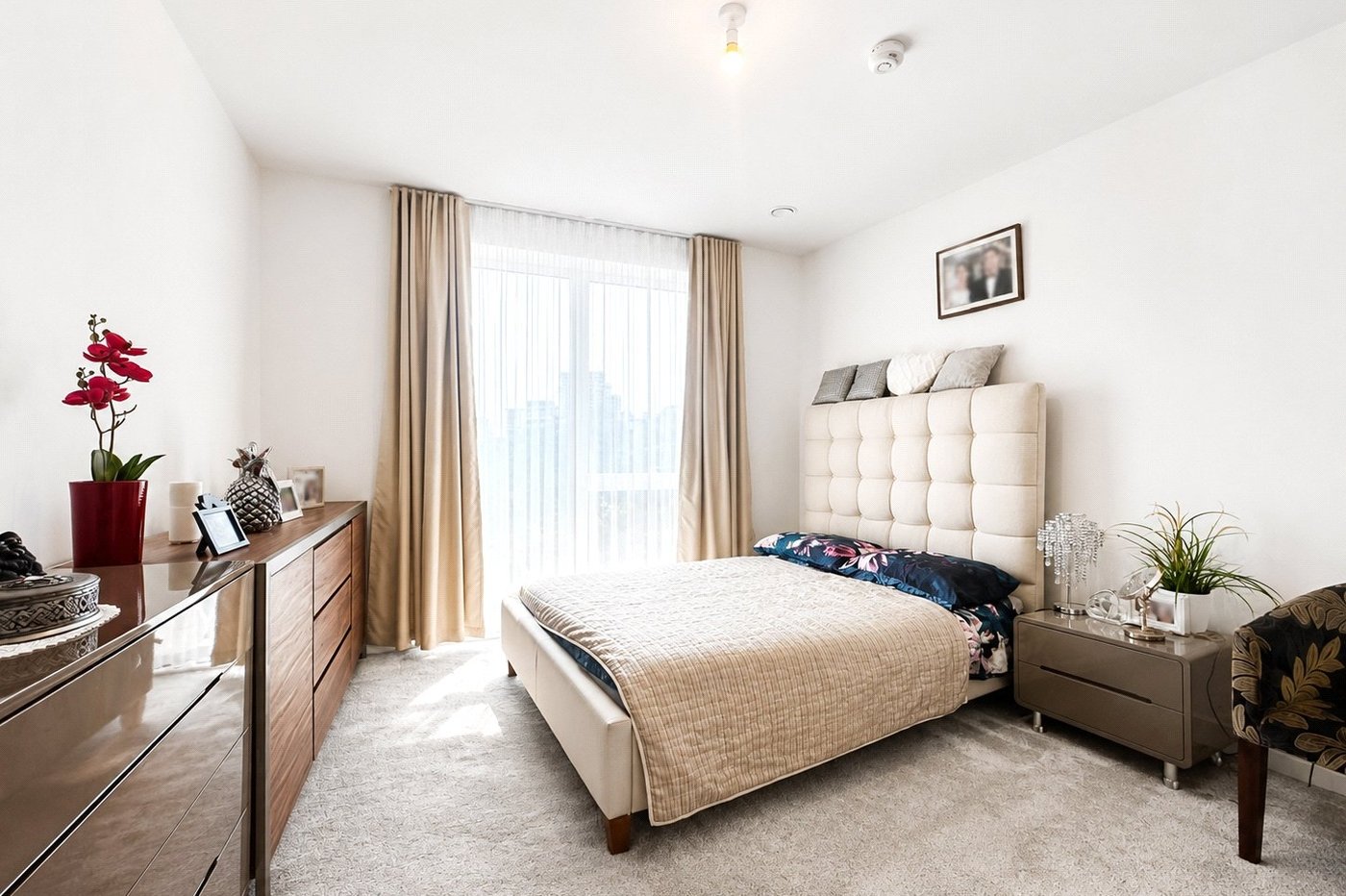 3 bedroom property for sale in London | Robinson Jackson
