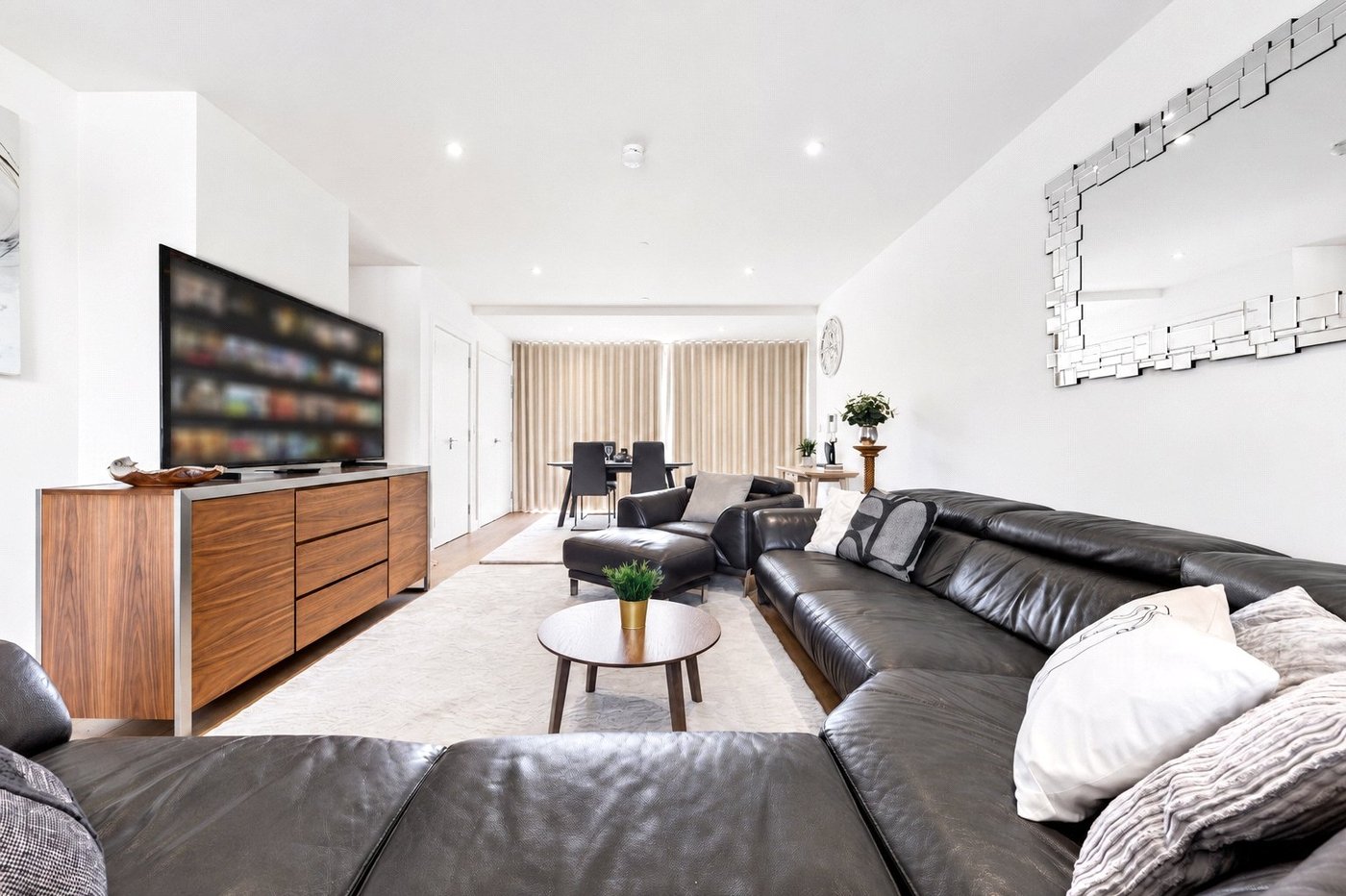 3 bedroom property for sale in London | Robinson Jackson
