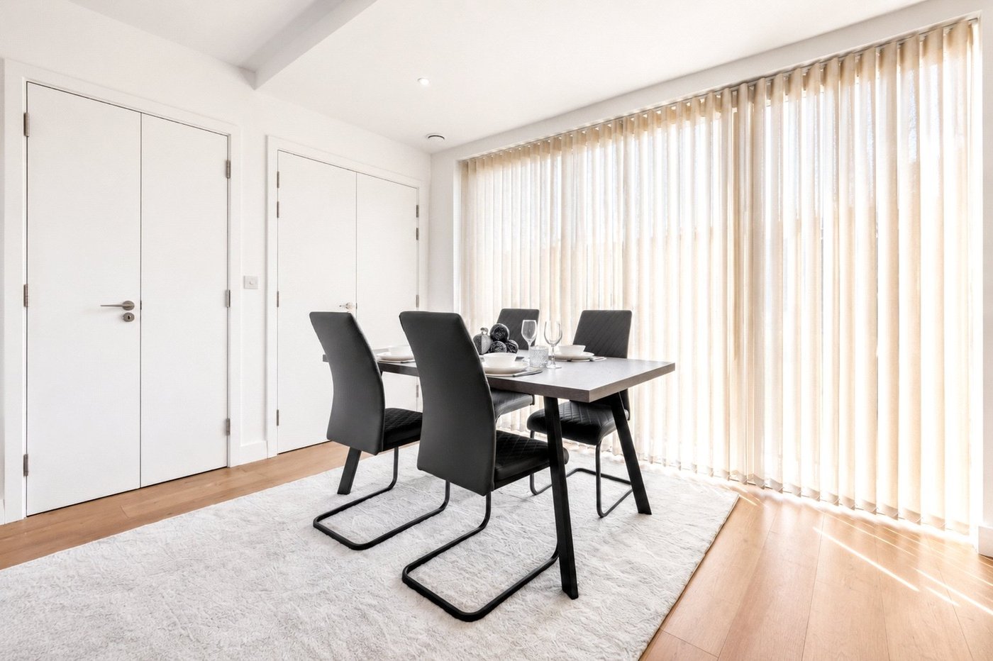 3 bedroom property for sale in London | Robinson Jackson