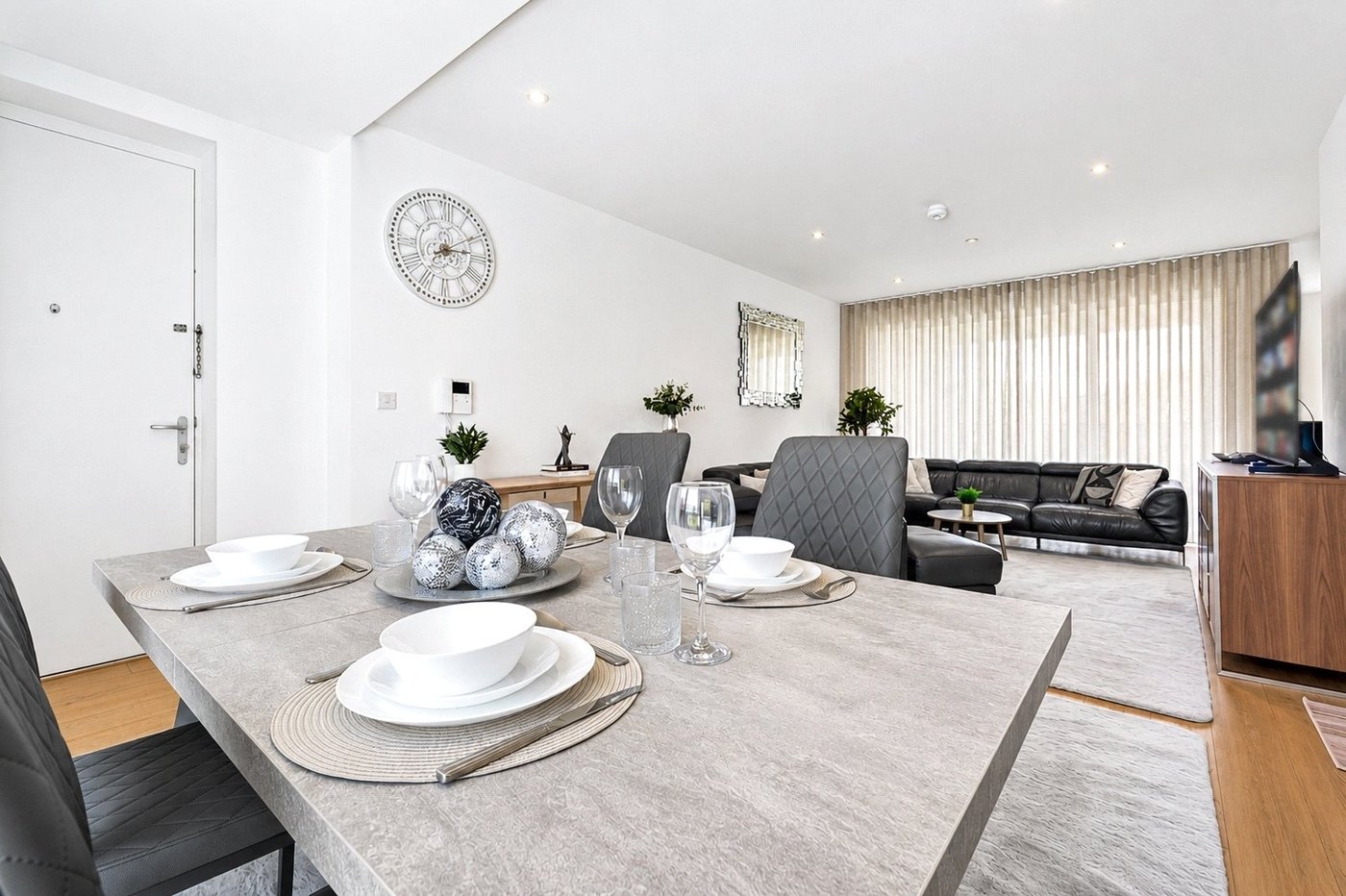 3 bedroom property for sale in London | Robinson Jackson