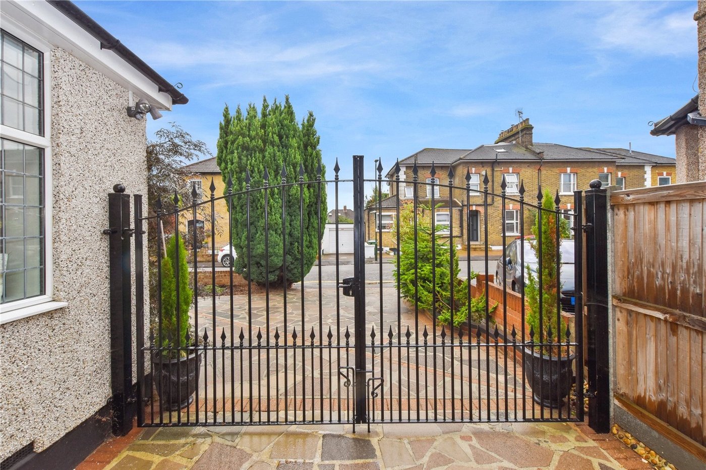 2 bedroom bungalow for sale in Bexleyheath | Robinson Jackson