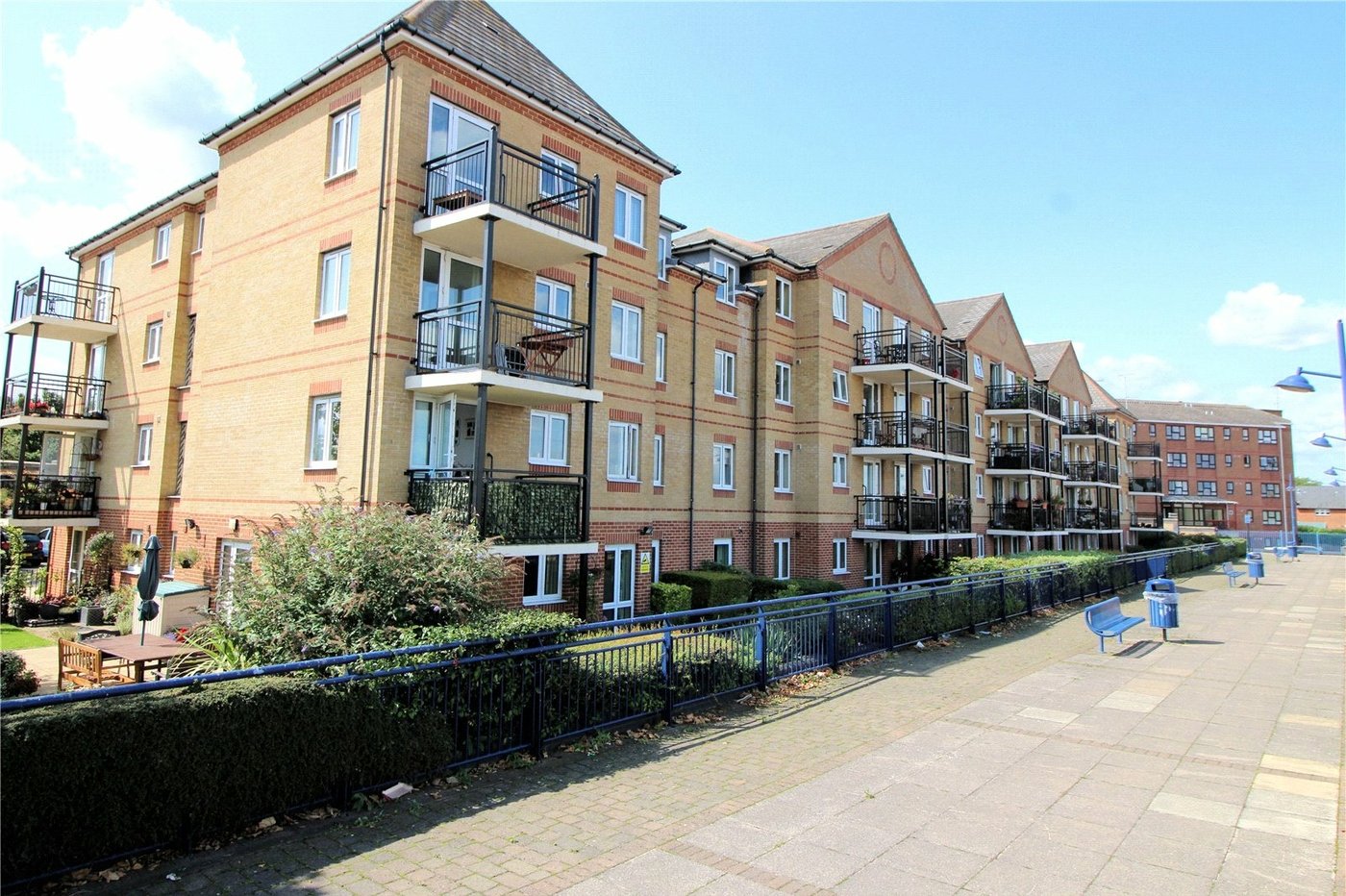 1 bedroom property for sale in Wharfside Close | Robinson Jackson