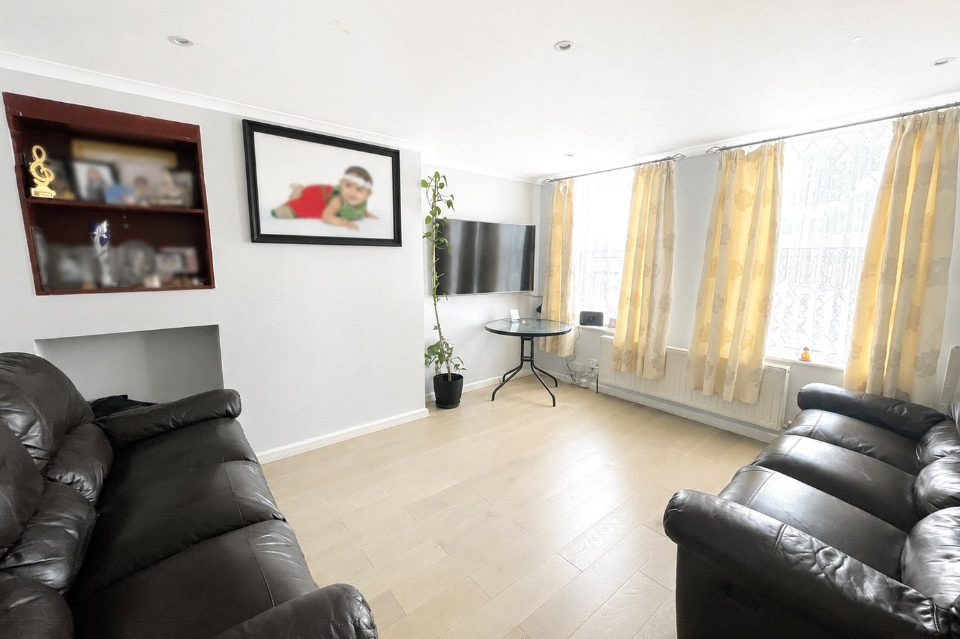 3 bedroom house for sale in London | Robinson Jackson