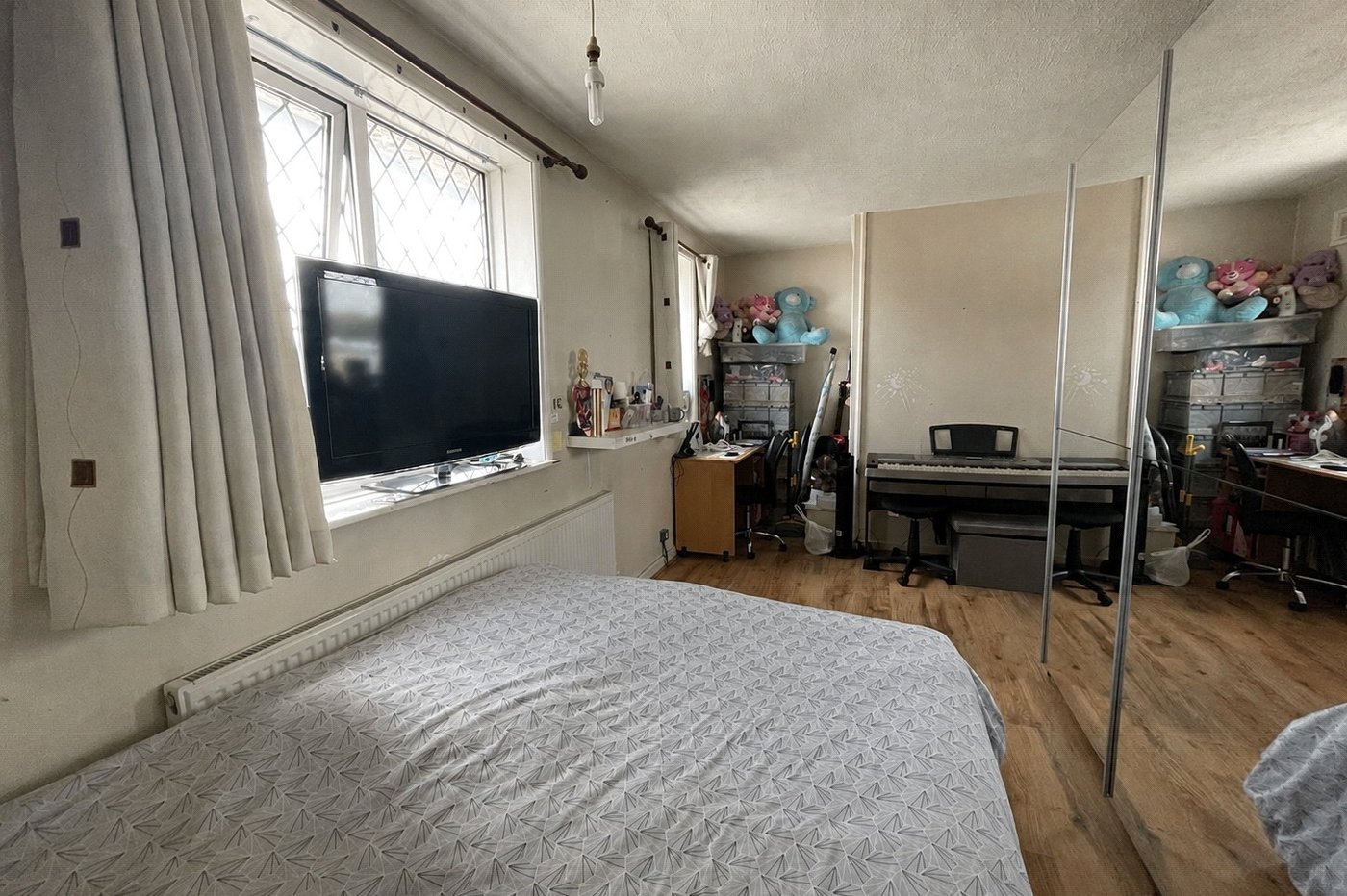 3 bedroom house for sale in London | Robinson Jackson