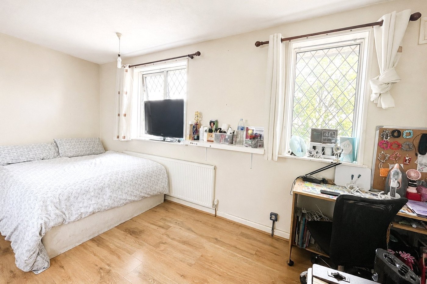 3 bedroom house for sale in London | Robinson Jackson