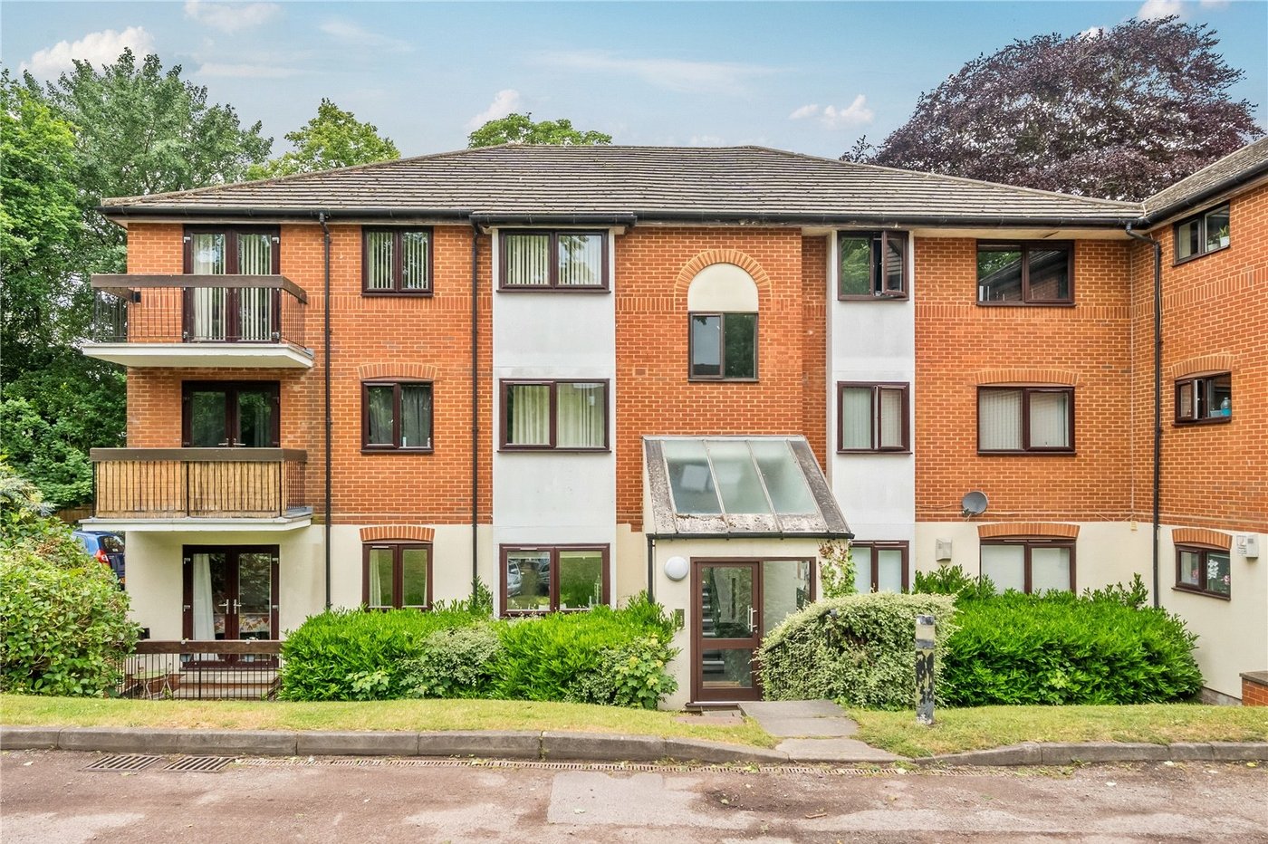 2 bedroom property for sale in London | Robinson Jackson