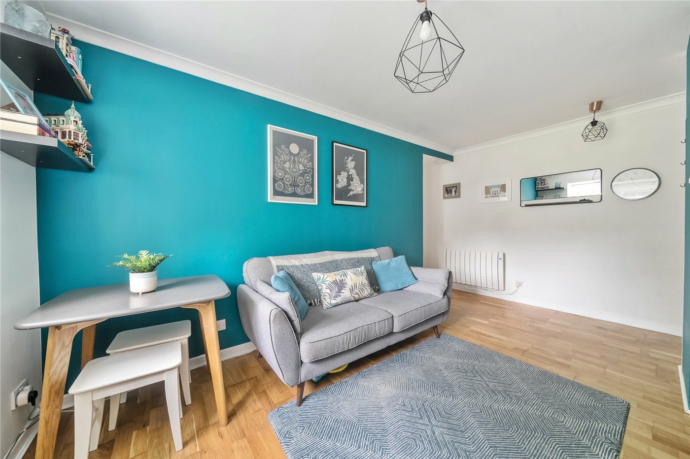 2 bedroom property for sale in London | Robinson Jackson