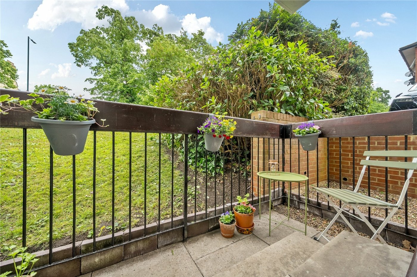 2 bedroom property for sale in London | Robinson Jackson