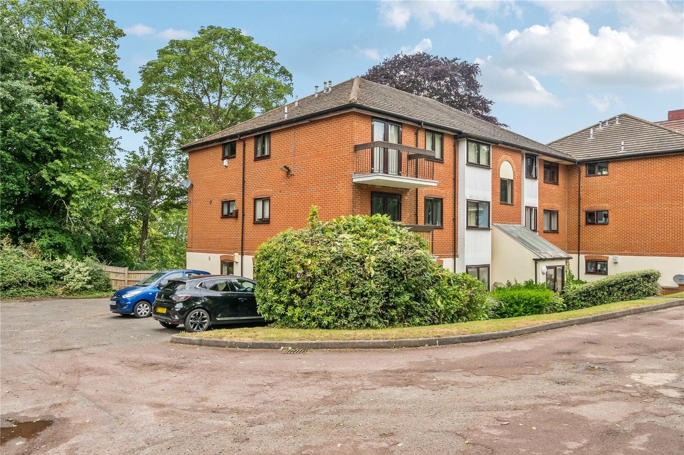 2 bedroom property for sale in London | Robinson Jackson