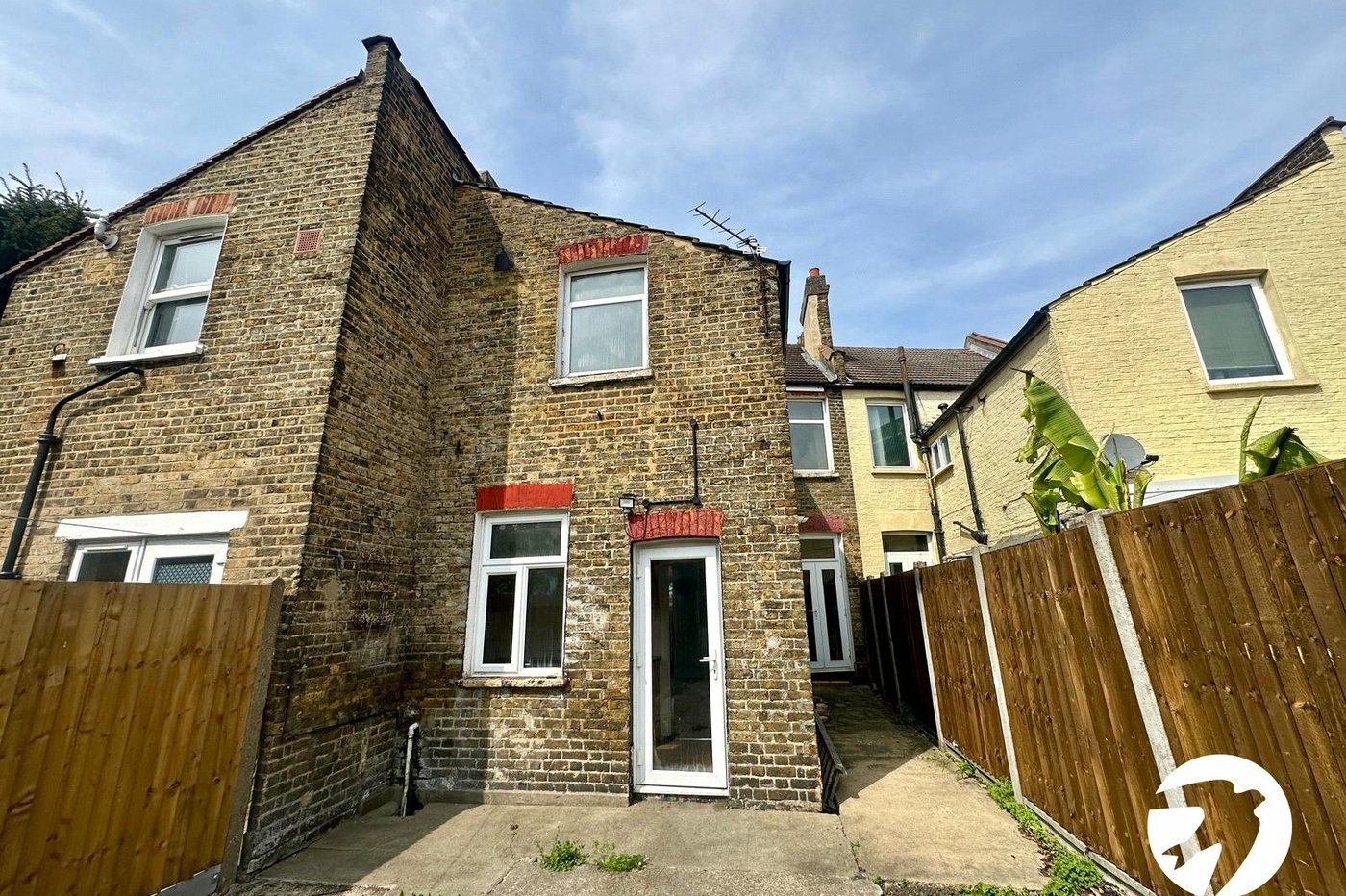 3 bedroom house for sale in London | Robinson Jackson