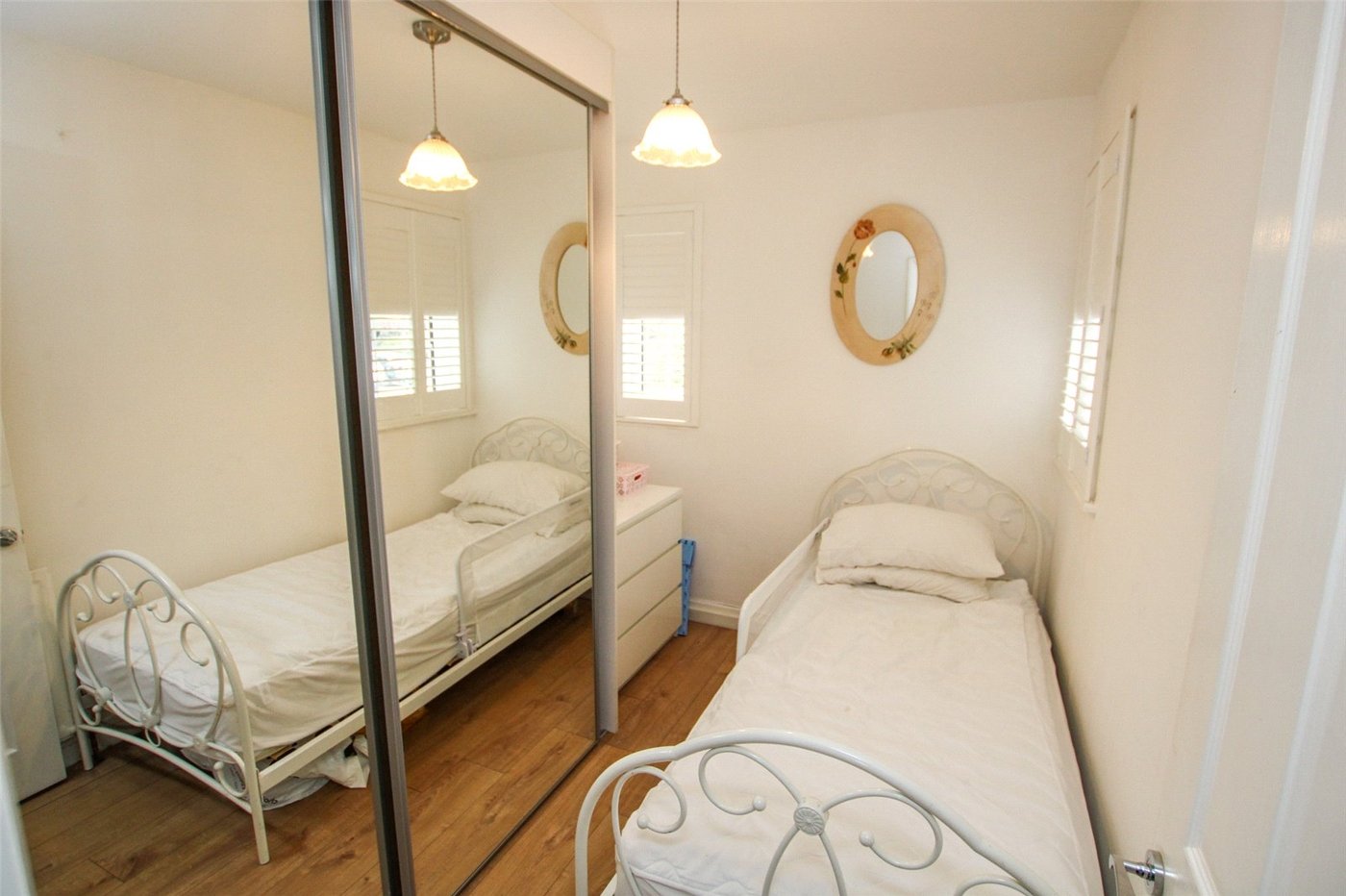 3 bedroom house for sale in London | Robinson Jackson