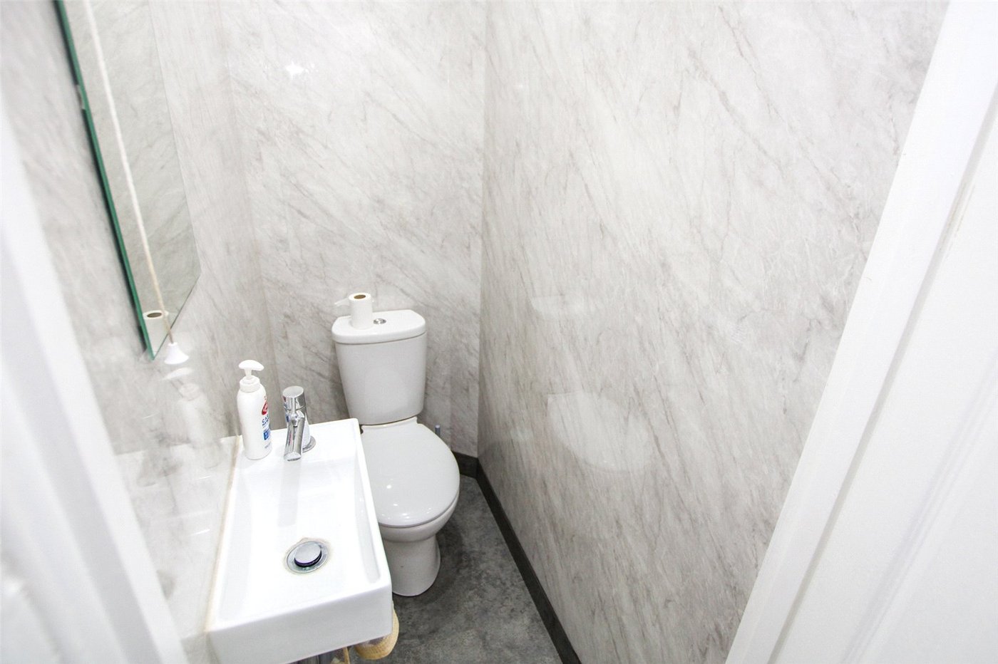 3 bedroom house for sale in London | Robinson Jackson
