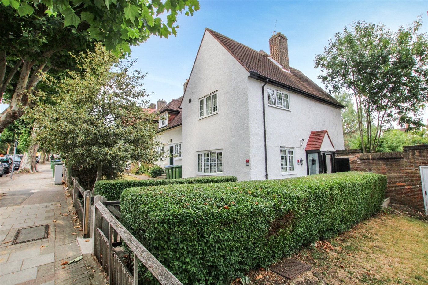 3 bedroom house for sale in London | Robinson Jackson