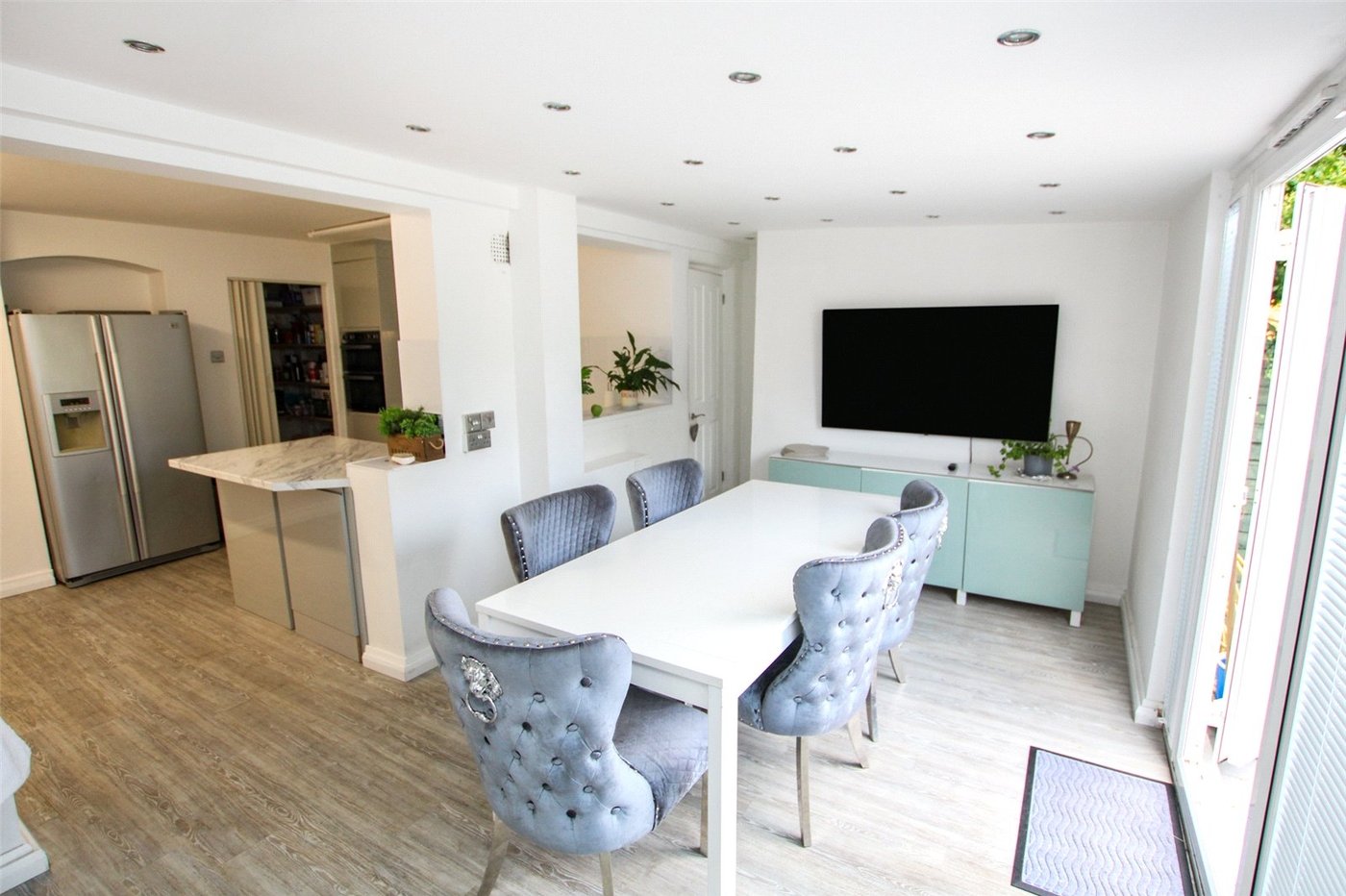 3 bedroom house for sale in London | Robinson Jackson