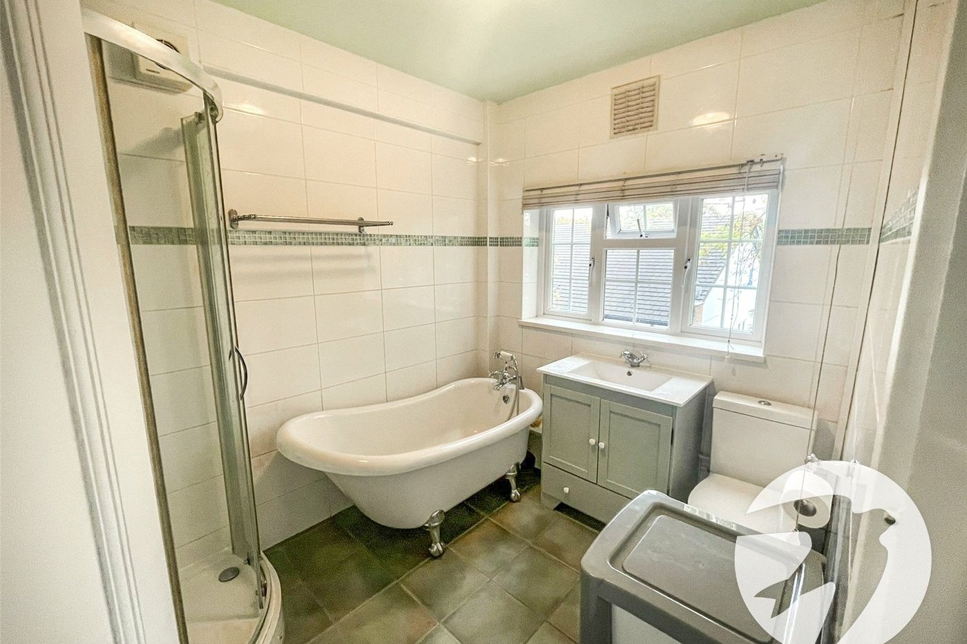3 bedroom property for sale in London | Robinson Jackson