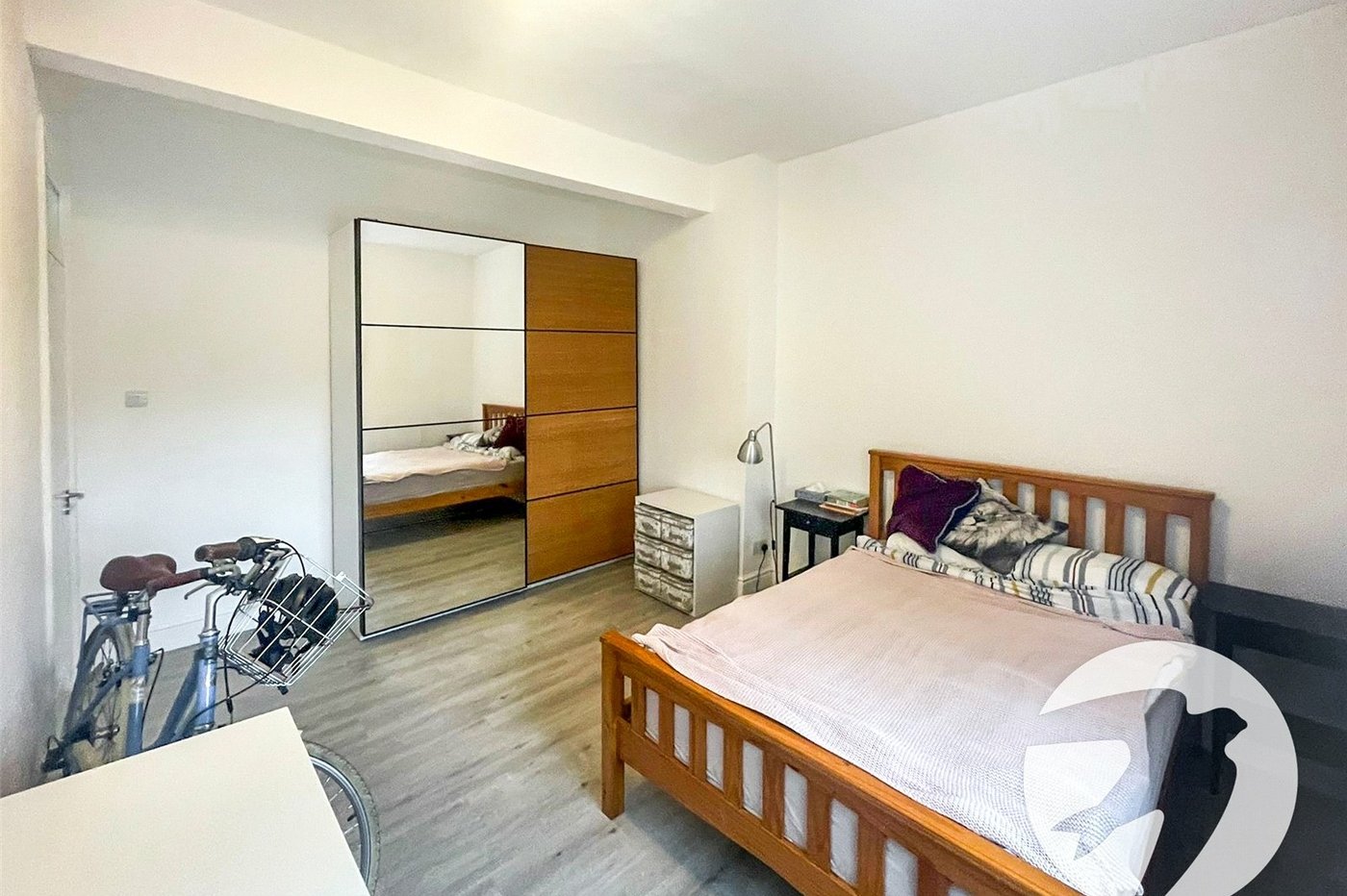 3 bedroom property for sale in London | Robinson Jackson