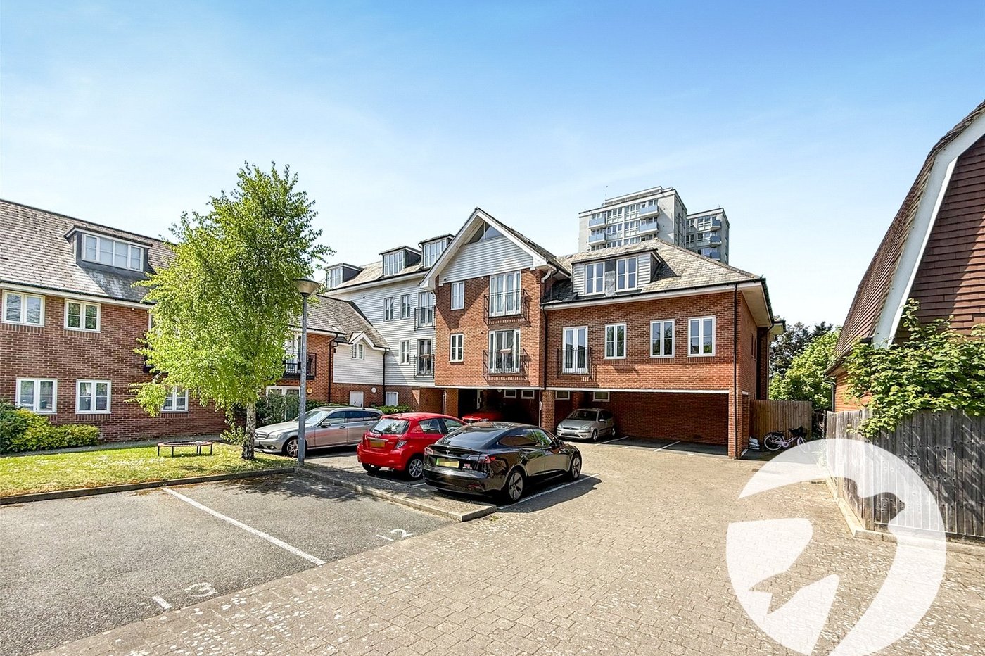 3 bedroom property for sale in London | Robinson Jackson