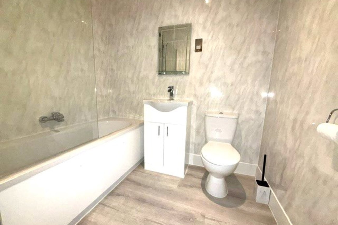 3 bedroom property for sale in London | Robinson Jackson