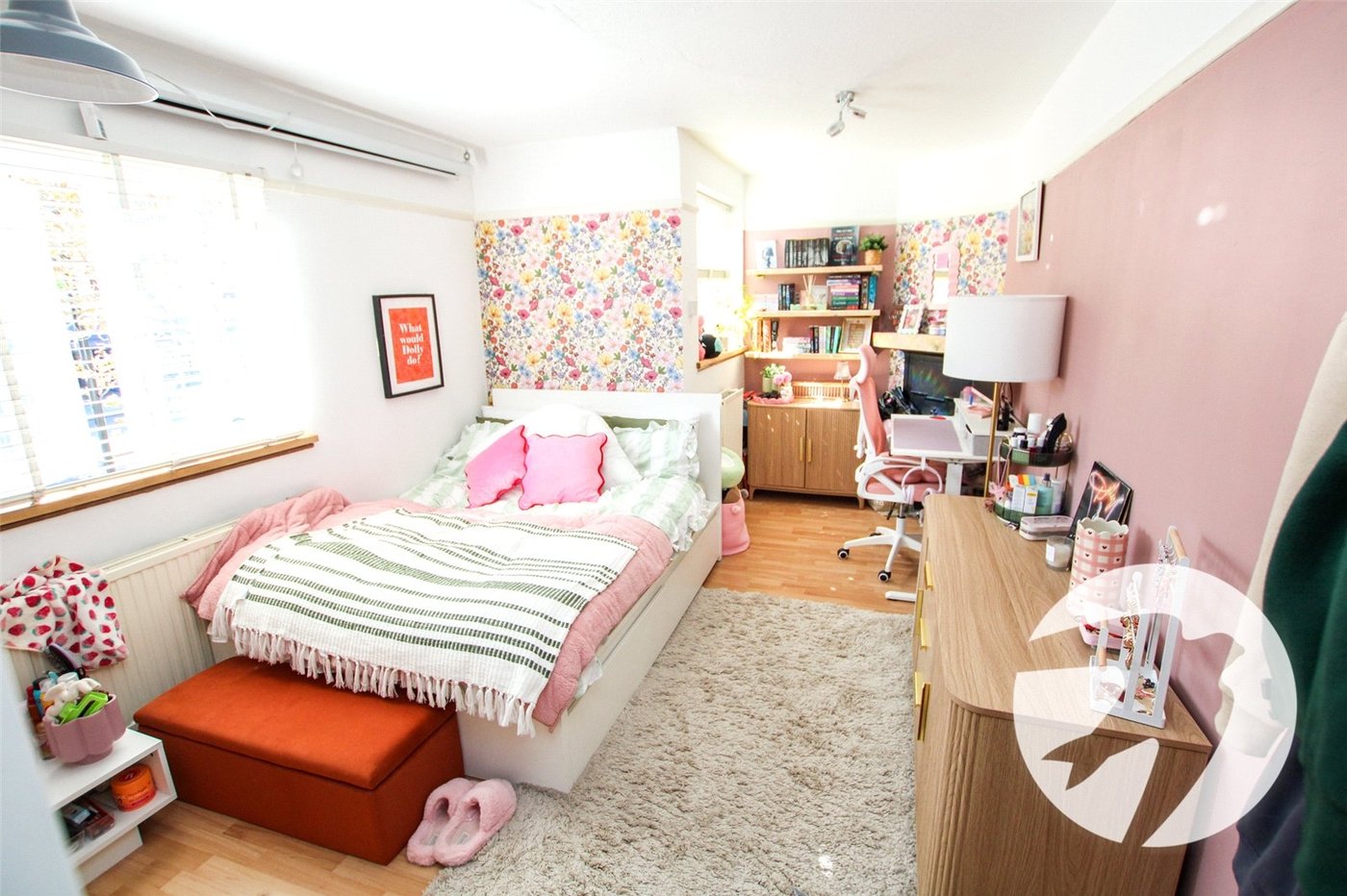 3 bedroom house for sale in London | Robinson Jackson